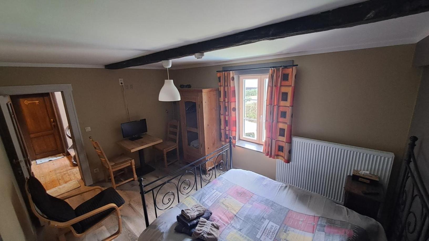 B&B Aux 10 Clefs Дюрби Екстериор снимка